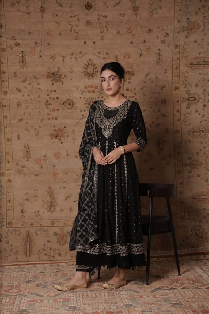 Indian Dress Ori embroidered sequin glass chest - Livi Collection 