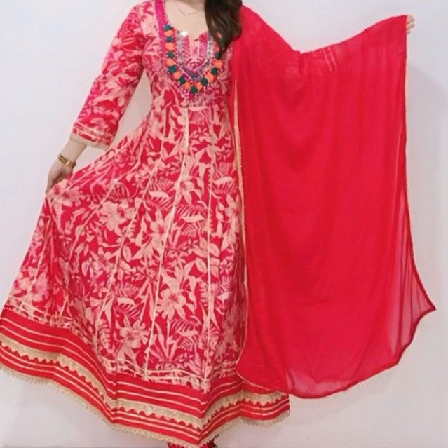 Dres wanita dengan payet kaca adli india