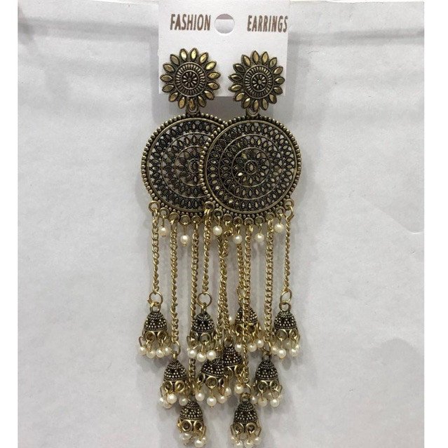 Anting wanita model rumbai