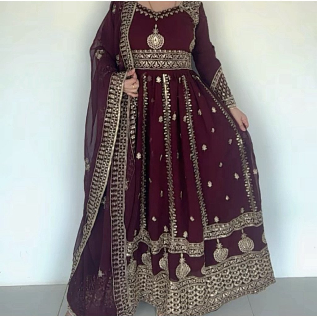 Dress Wanita India dengan bordir mewah